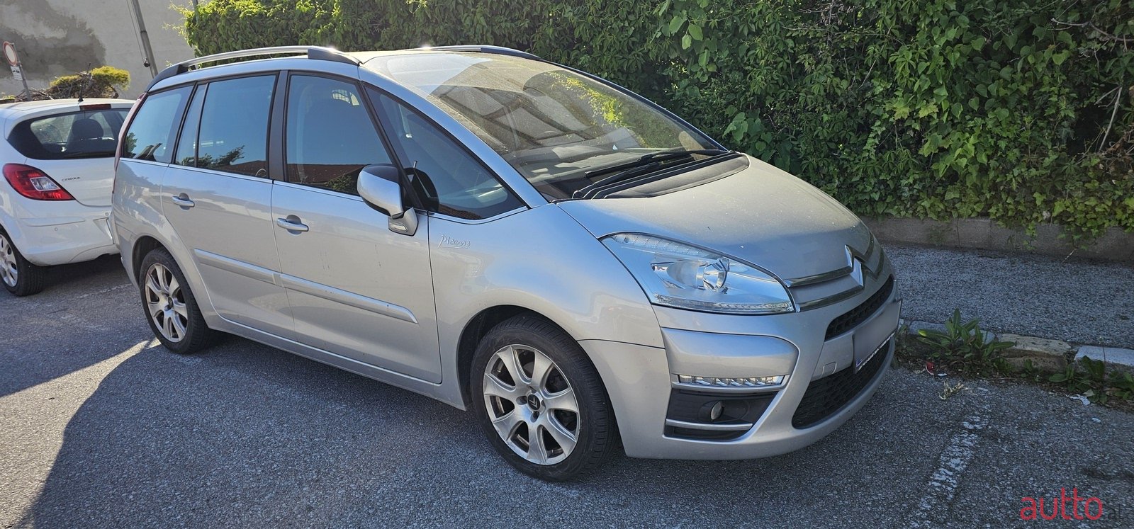 2012' Citroen Grand C4 Picasso photo #2