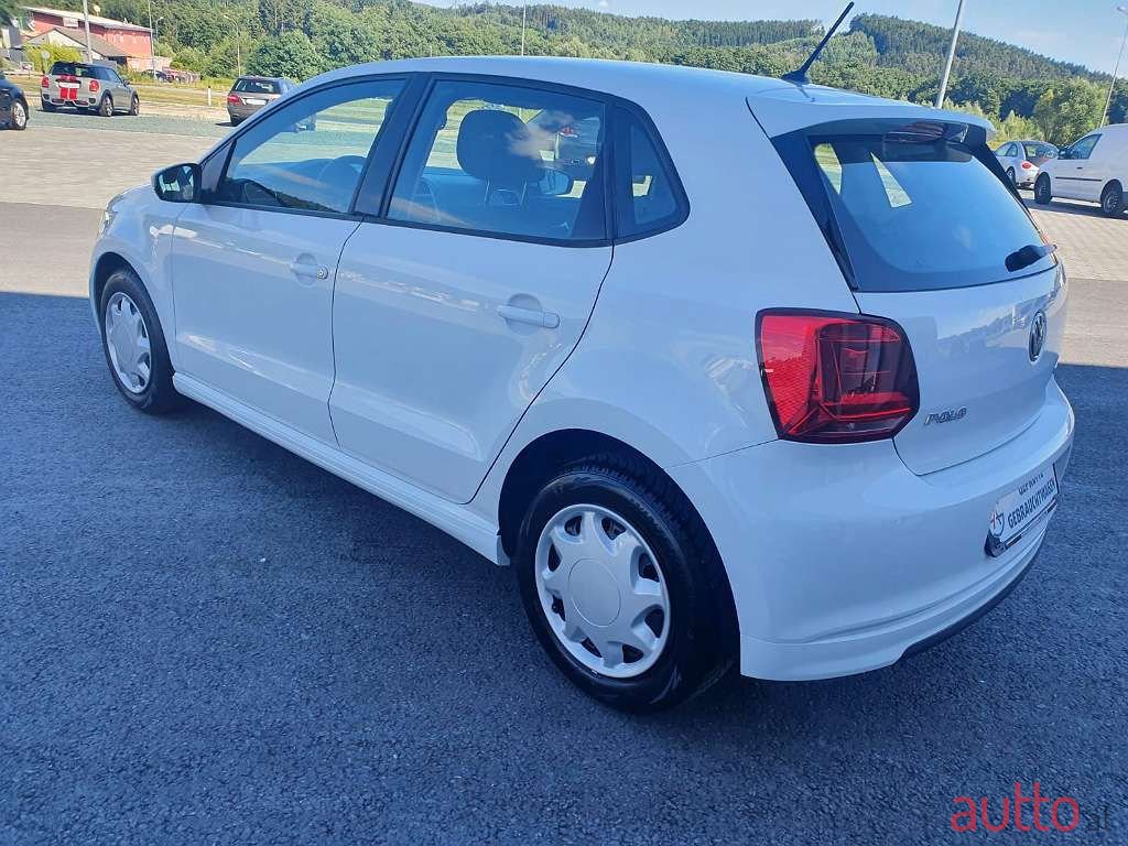 2015' Volkswagen Polo photo #2