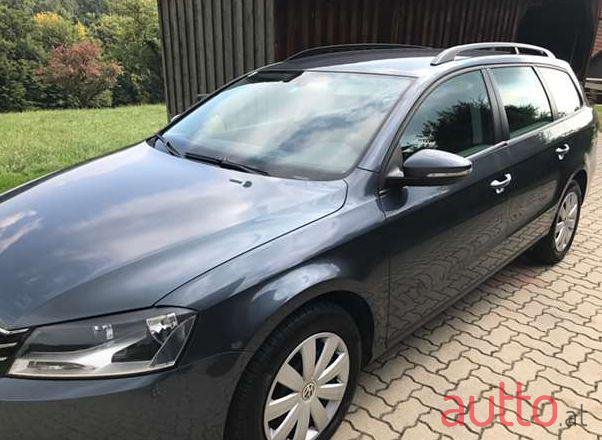 2011' Volkswagen Passat photo #1