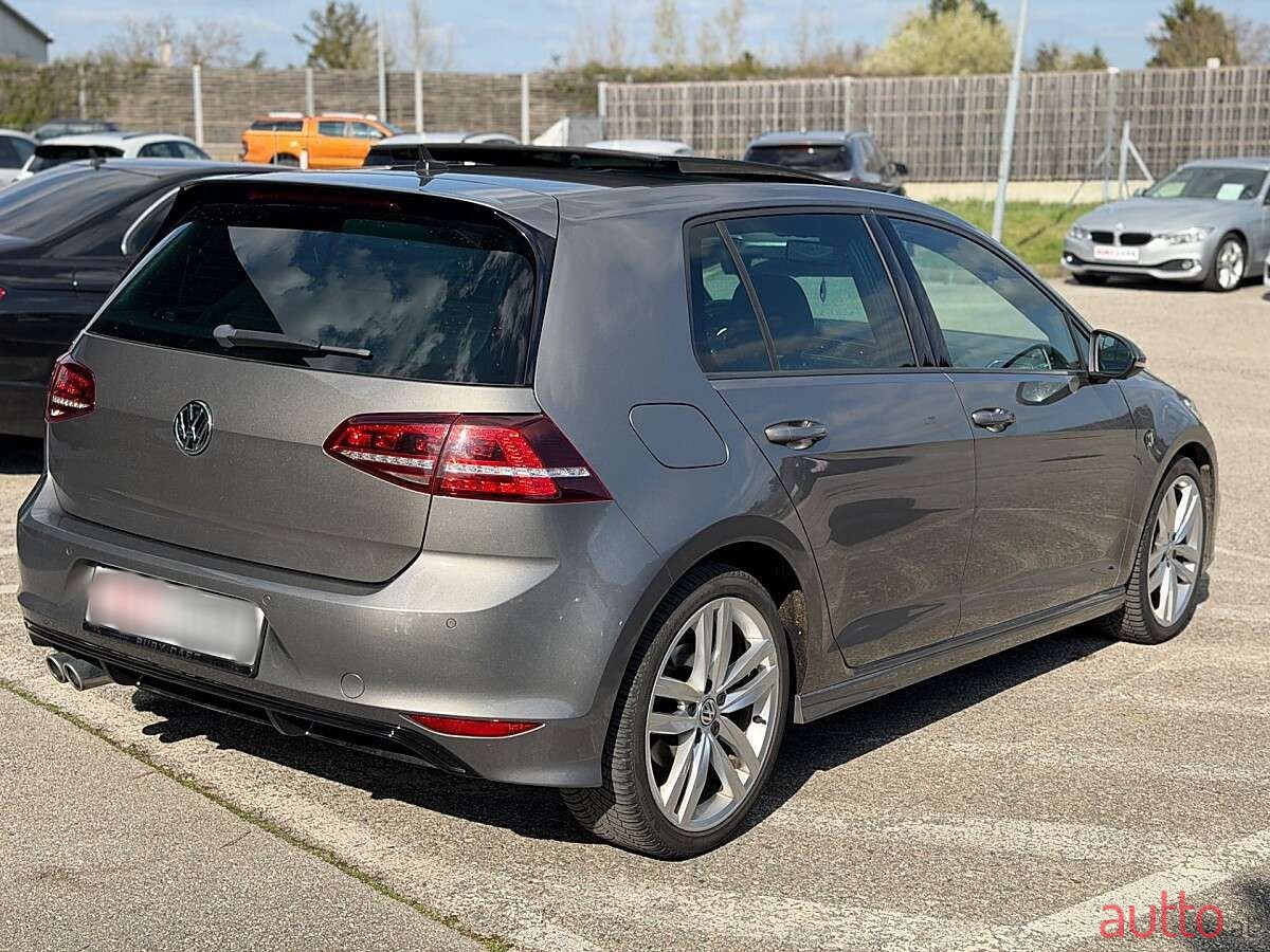 2015' Volkswagen Golf photo #5