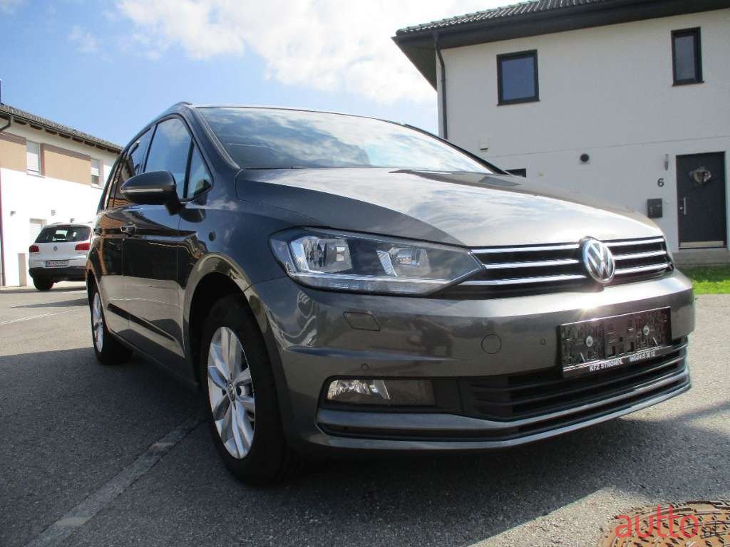 2018' Volkswagen Touran photo #5