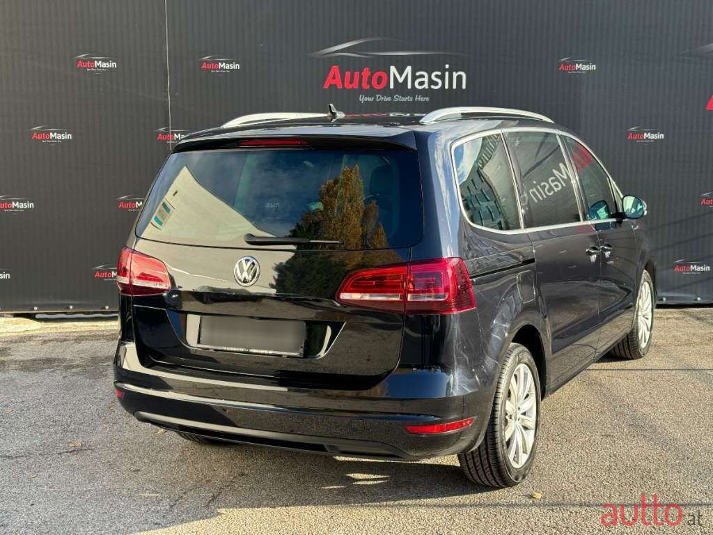 2019' Volkswagen Sharan photo #2