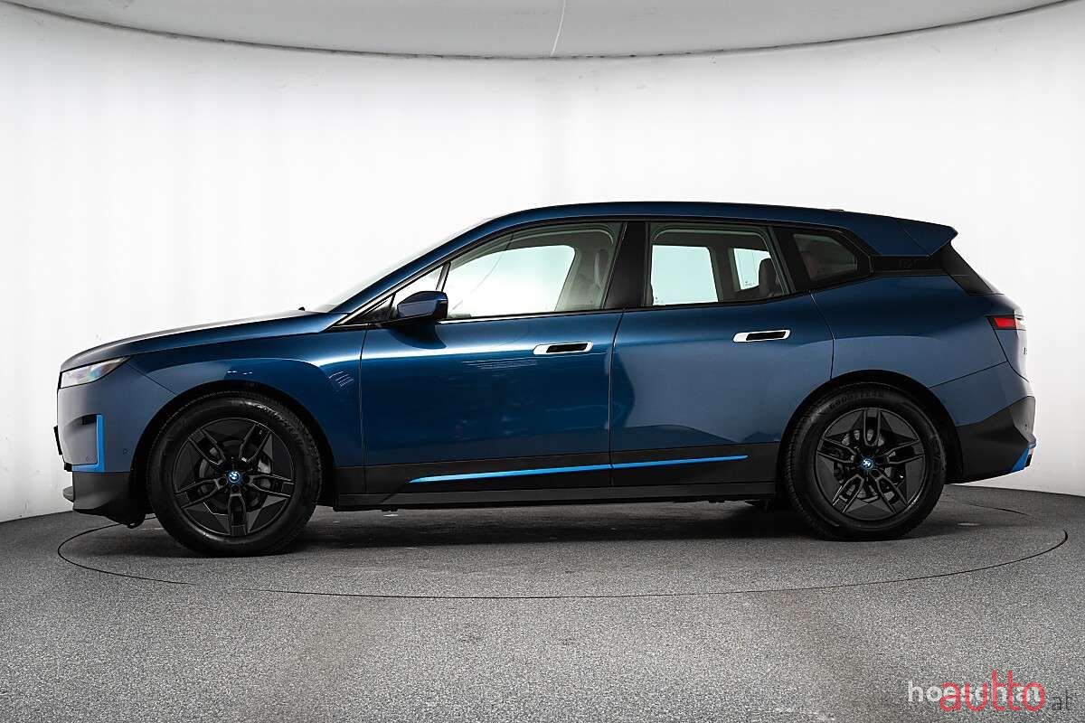 2023' BMW iX photo #3