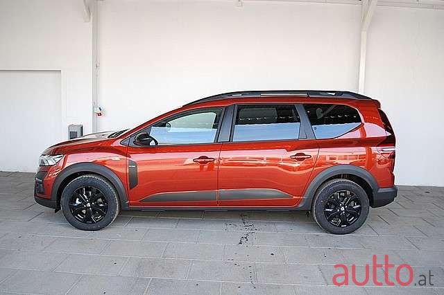 2022' Dacia Jogger photo #1