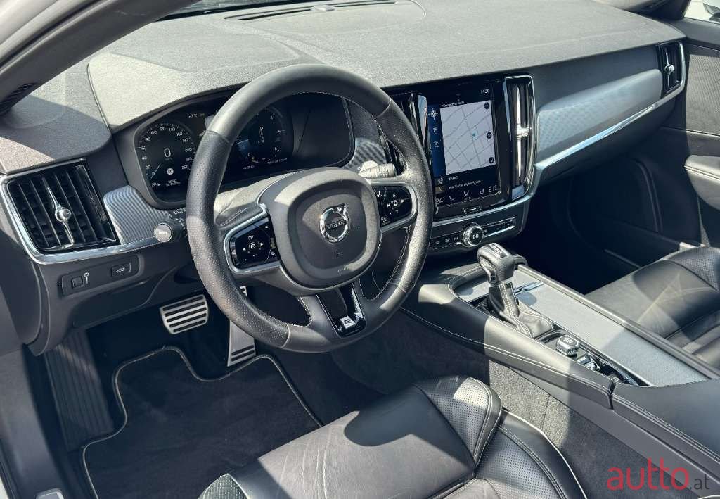 2017' Volvo V90 photo #5