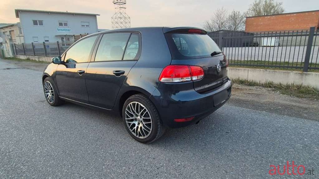 2009' Volkswagen Golf photo #3