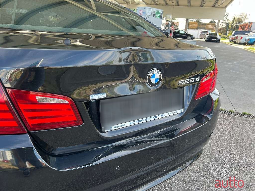 2011' BMW 5Er-Reihe photo #6