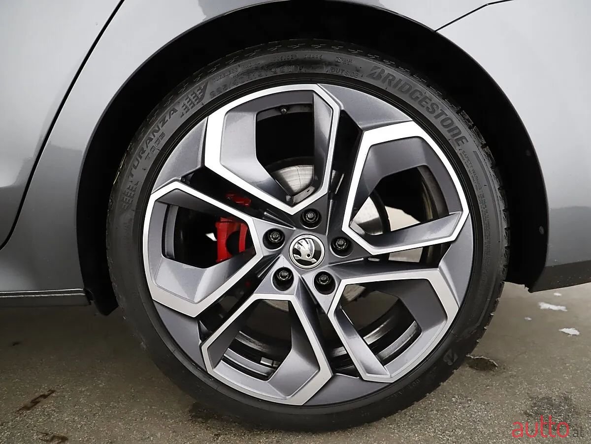 2023' Skoda Octavia photo #5