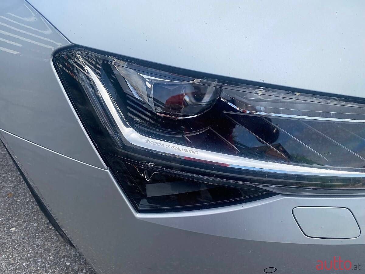 2019' Skoda Superb photo #5