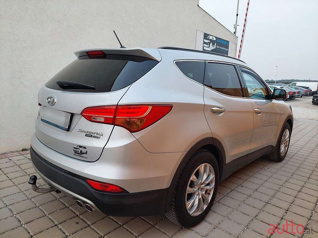 2013' Hyundai Santa Fe photo #5