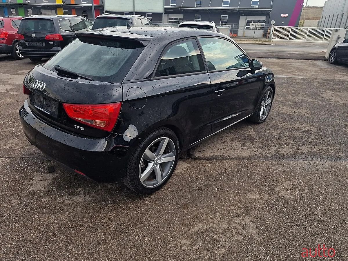 2010' Audi A1 photo #2