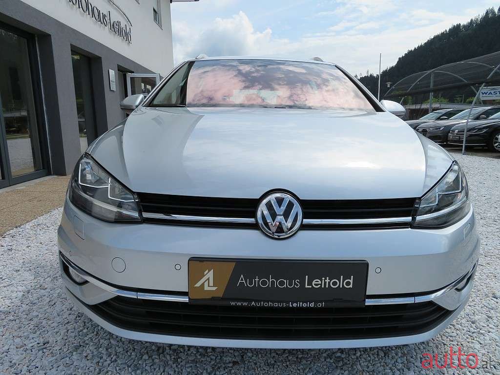 2018' Volkswagen Golf photo #2