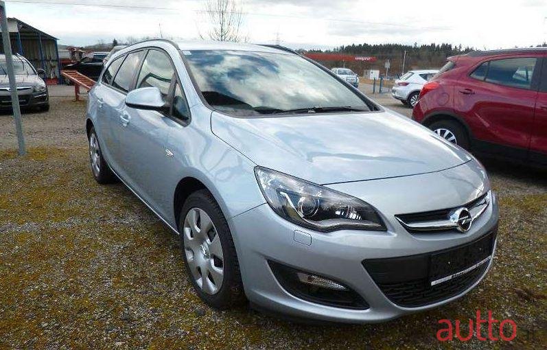 2014' Opel Astra photo #1