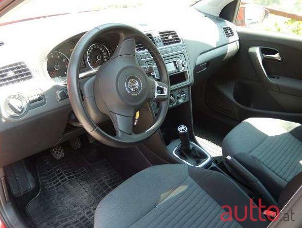 2010' Volkswagen Polo photo #2