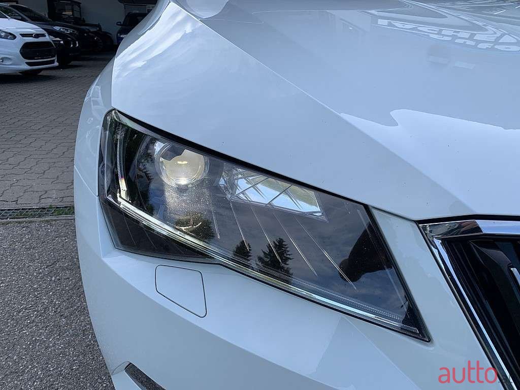 2018' Skoda Superb photo #3