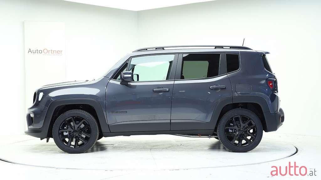 2022' Jeep Renegade photo #2