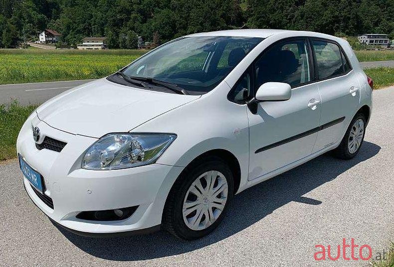 2008' Toyota Auris photo #2