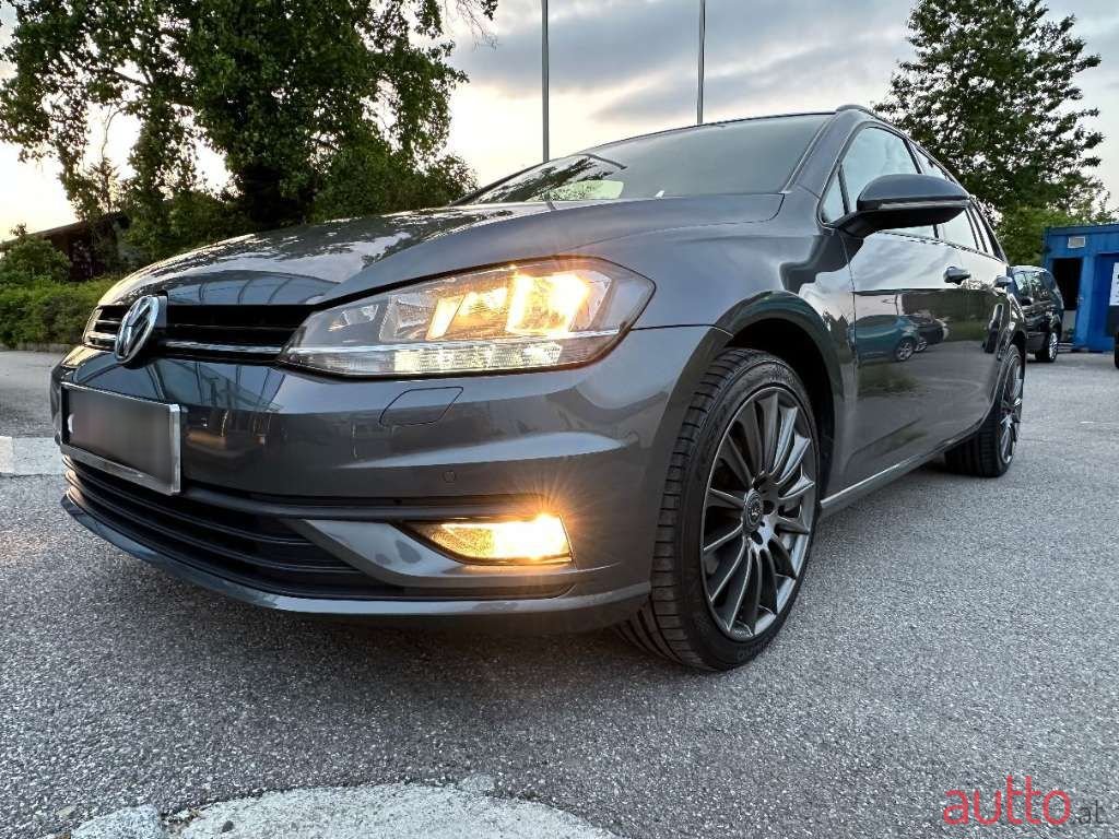 2017' Volkswagen Golf photo #5