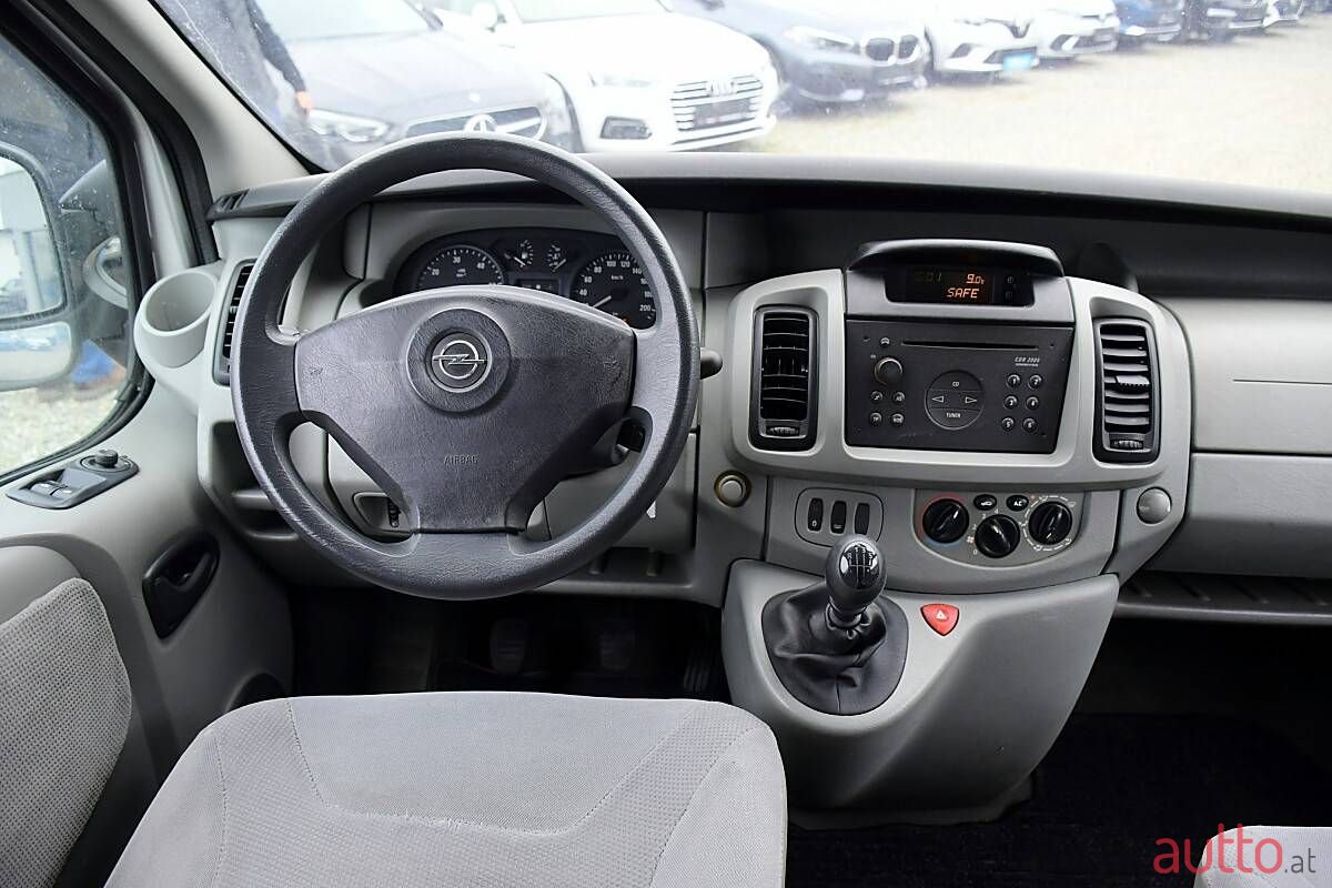2003' Opel Vivaro photo #2