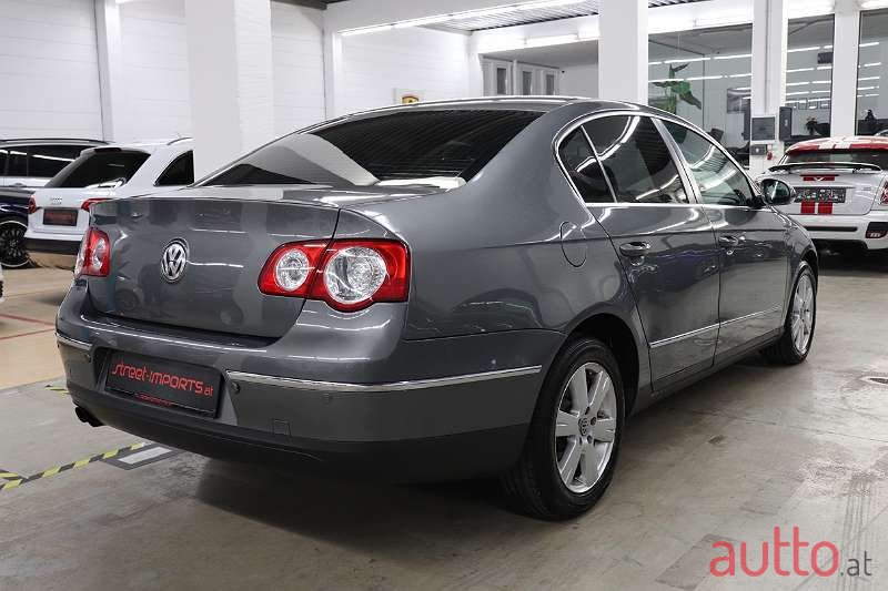 2005' Volkswagen Passat photo #2