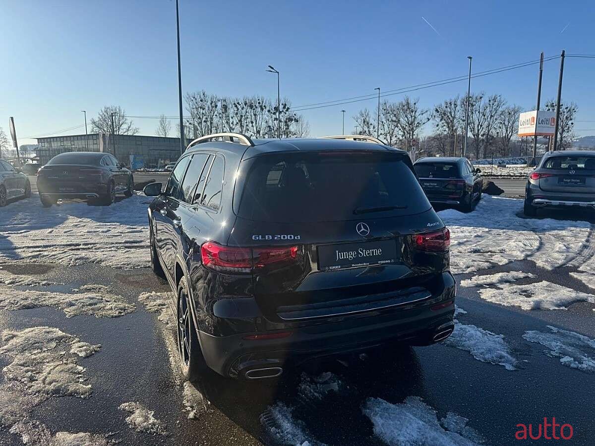 2024' Mercedes-Benz GLB photo #4