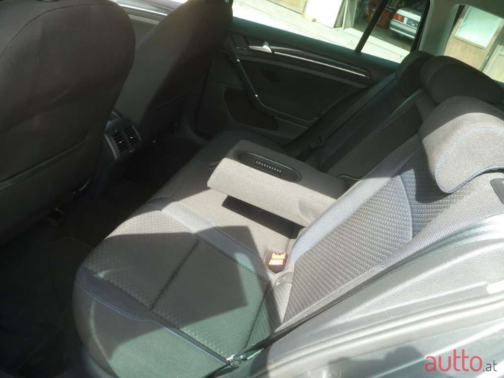 2020' Volkswagen Golf photo #6