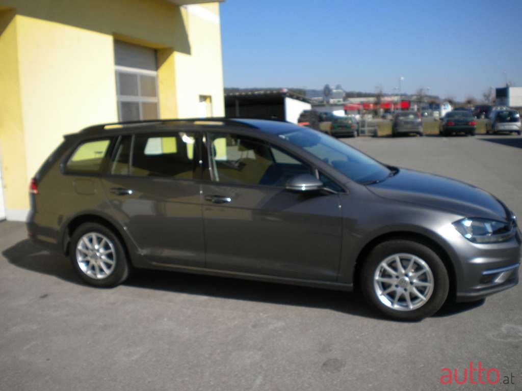 2018' Volkswagen Golf photo #6