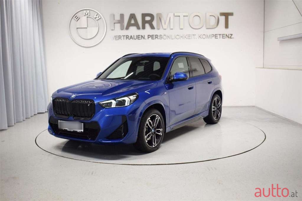 2023' BMW iX1 photo #1