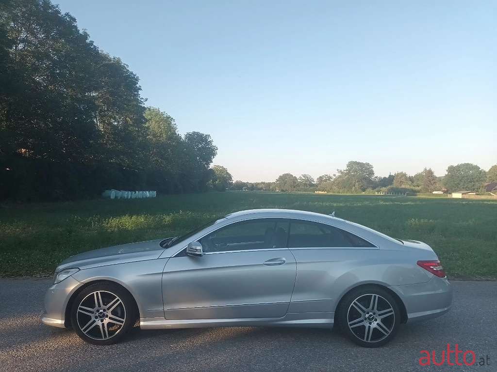 2011' Mercedes-Benz E-Klasse photo #2