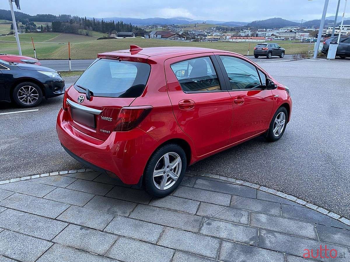 2015' Toyota Yaris photo #5