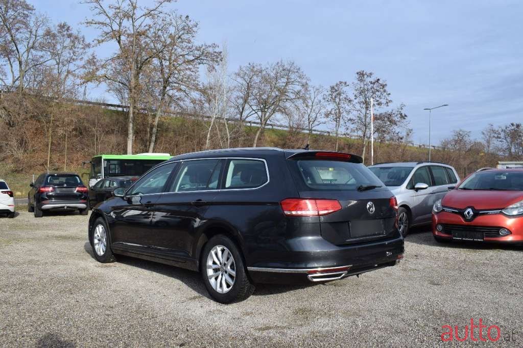 2018' Volkswagen Passat photo #4