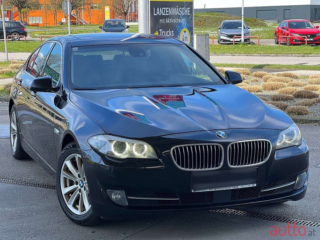 2011' BMW 5Er-Reihe photo #2