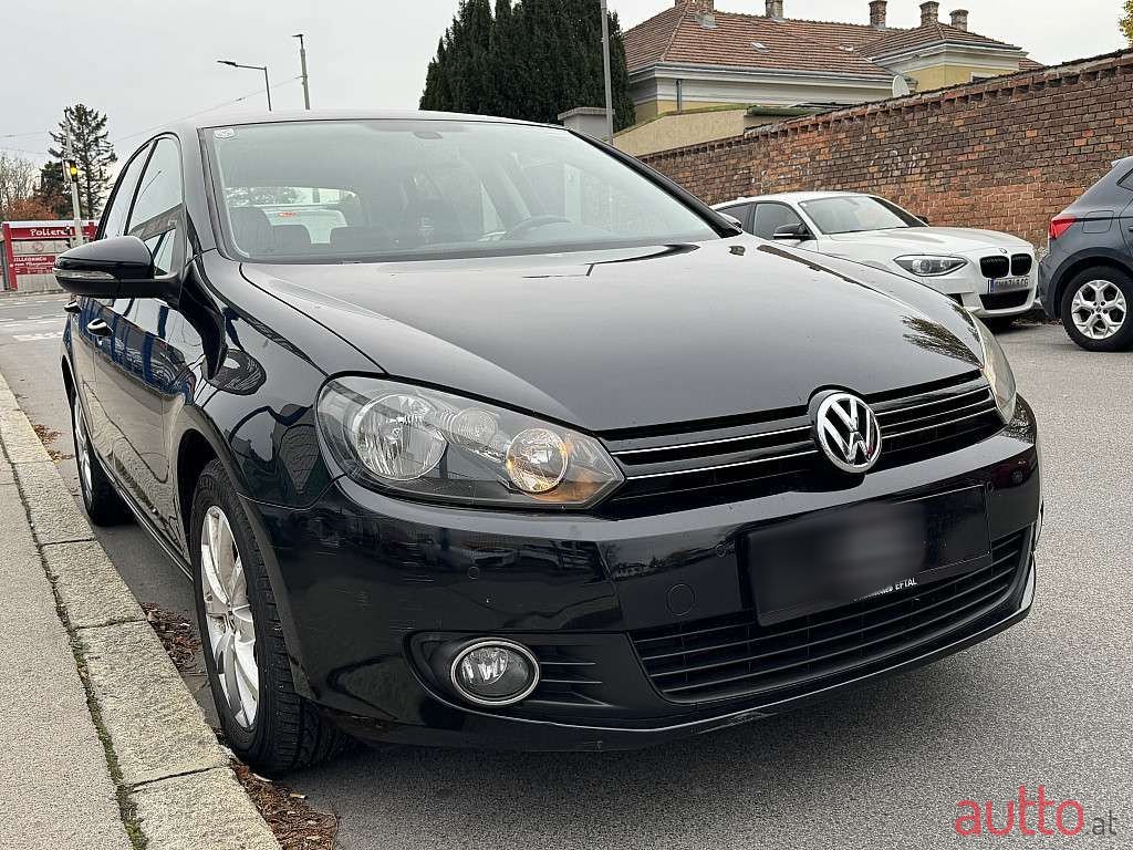 2010' Volkswagen Golf photo #3