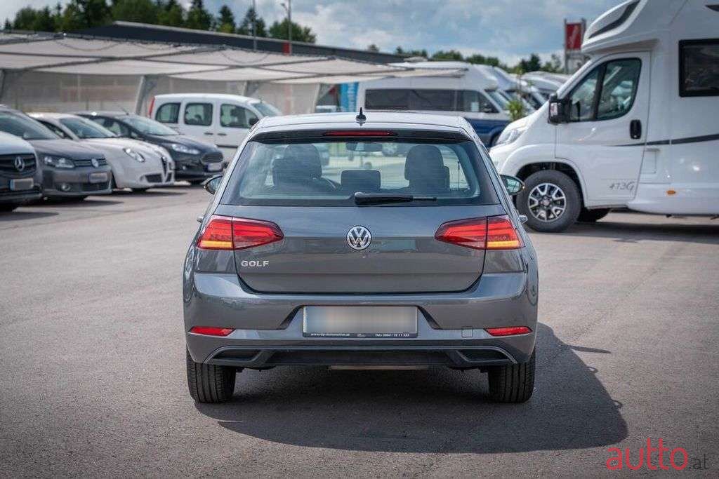 2018' Volkswagen Golf photo #2