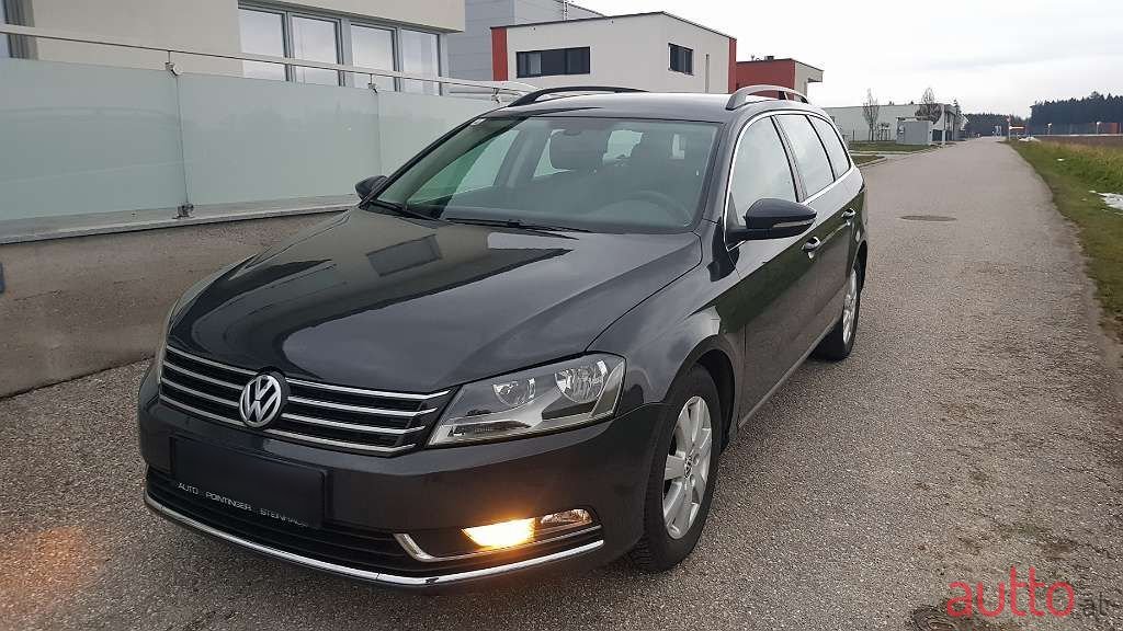 2011' Volkswagen Passat photo #1