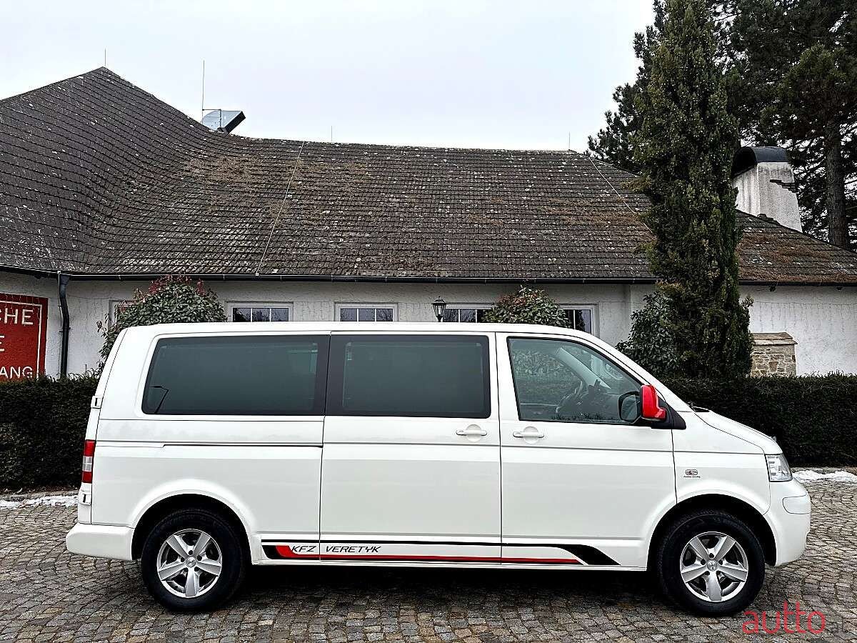 2009' Volkswagen Caravelle photo #5