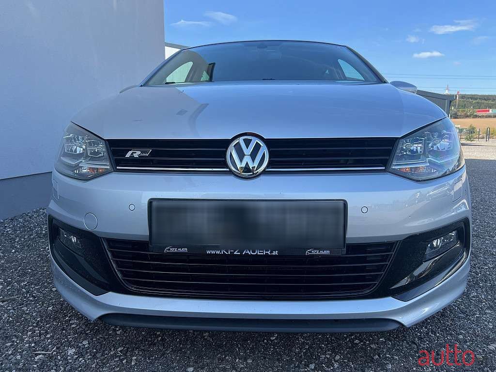 2015' Volkswagen Polo photo #2