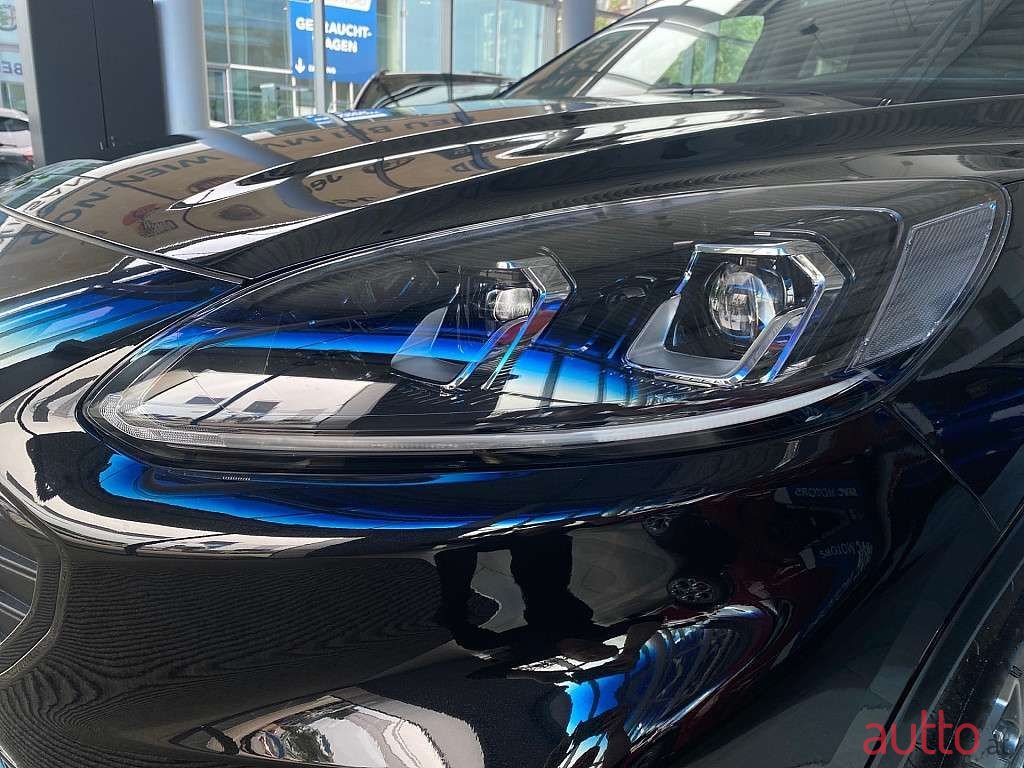 2022' Ford Kuga photo #3