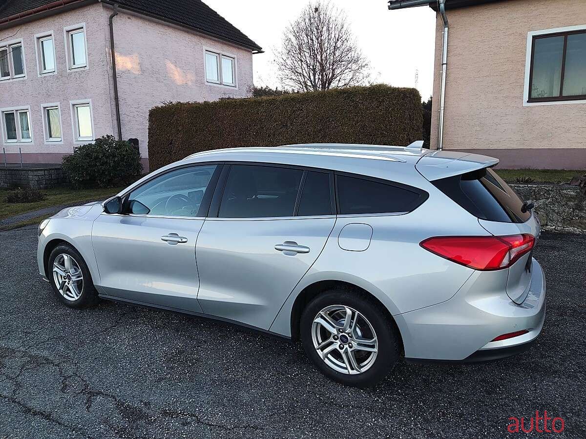 2020' Ford Focus photo #5