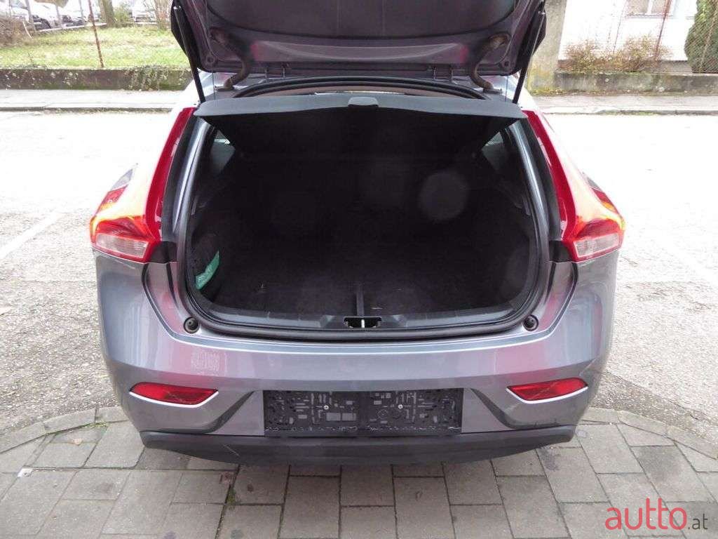 2018' Volvo V40 photo #4