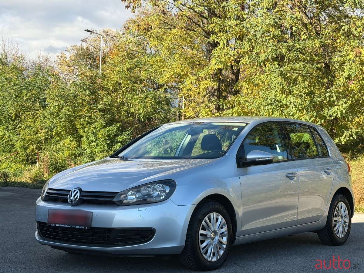 2011' Volkswagen Golf photo #2