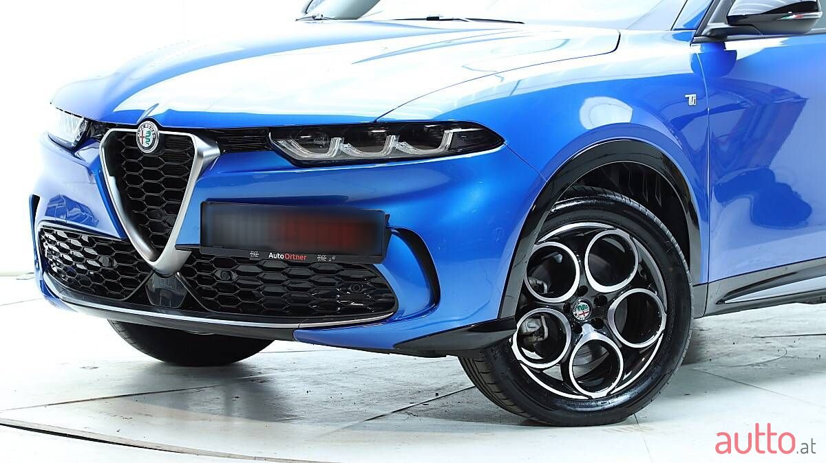 2023' Alfa Romeo Tonale photo #2