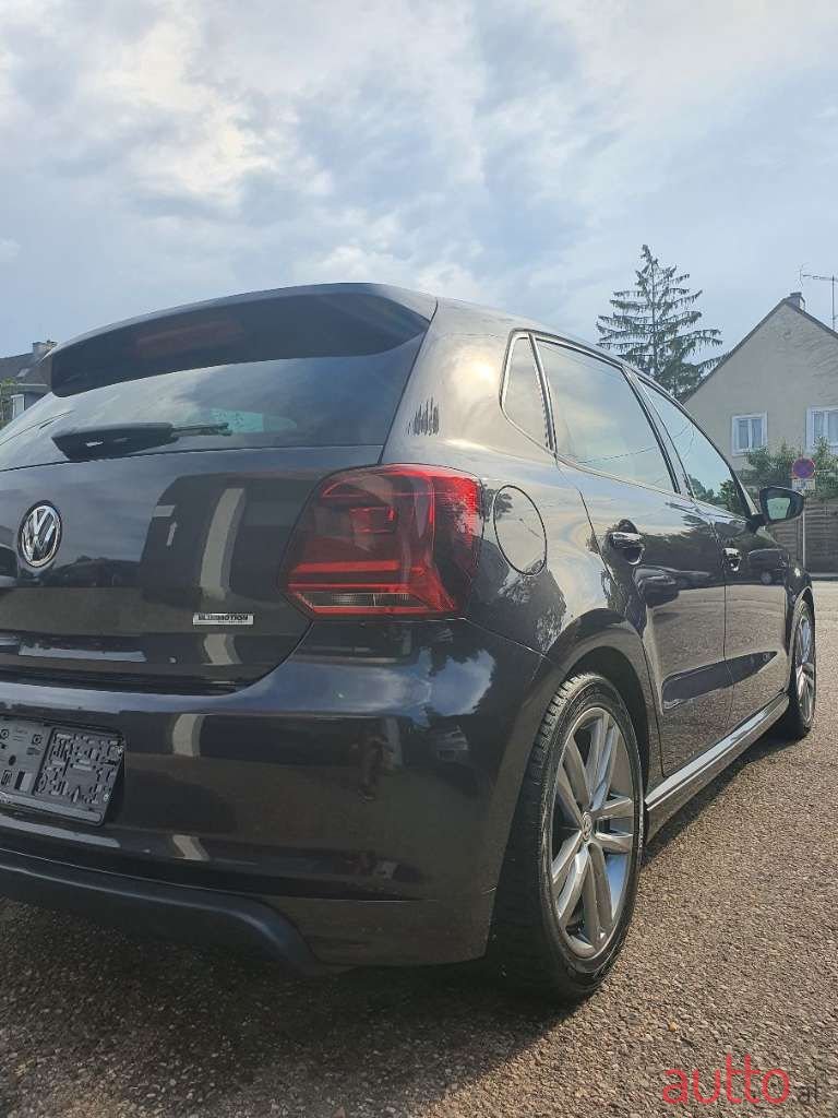 2015' Volkswagen Polo photo #5
