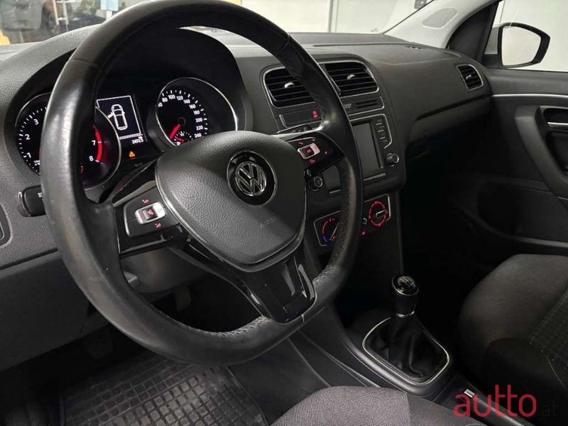 2017' Volkswagen Polo photo #6