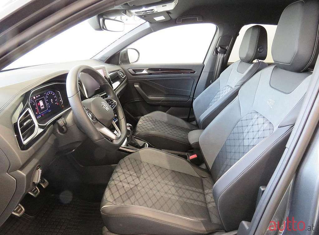 2022' Volkswagen T-Roc photo #5