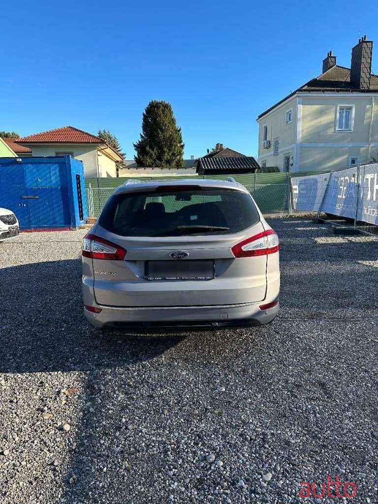 2014' Ford Mondeo photo #5