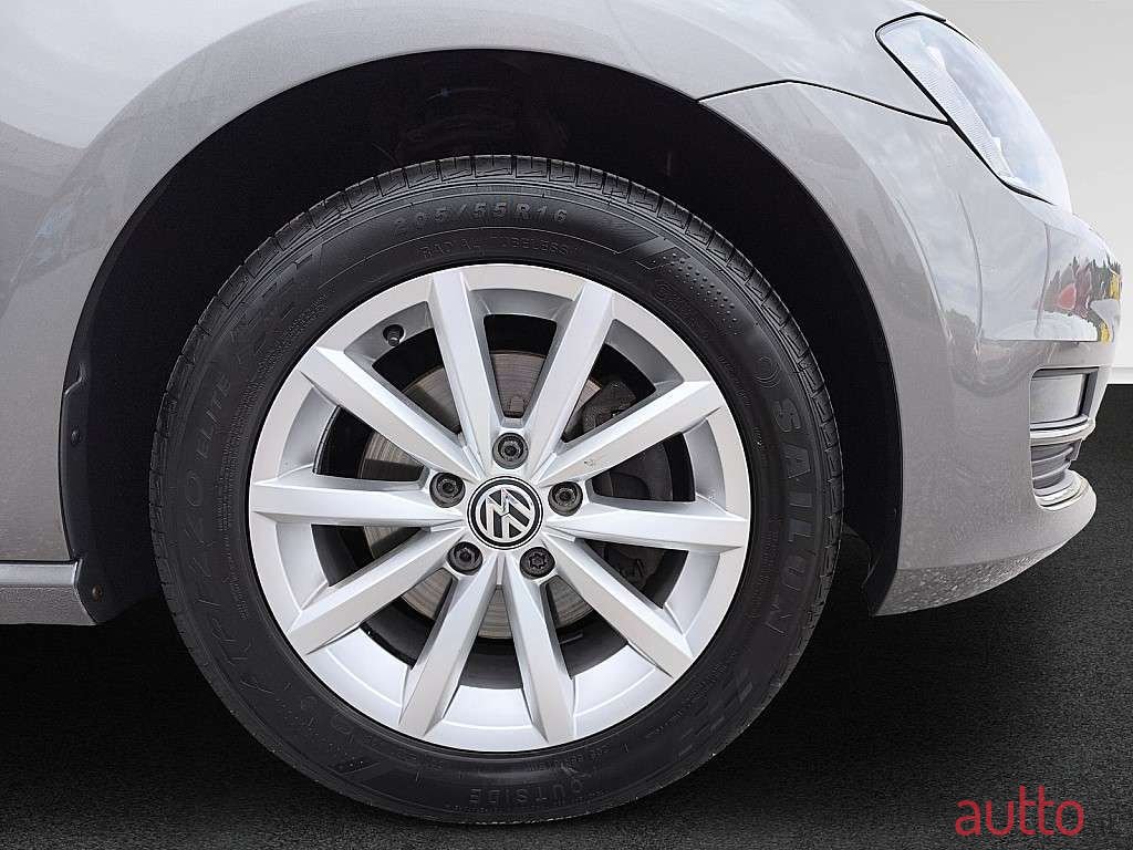 2015' Volkswagen Golf photo #3