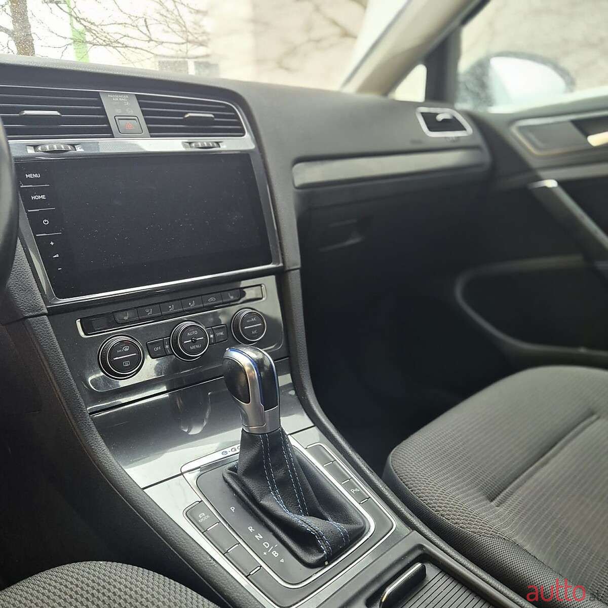 2018' Volkswagen Golf photo #4