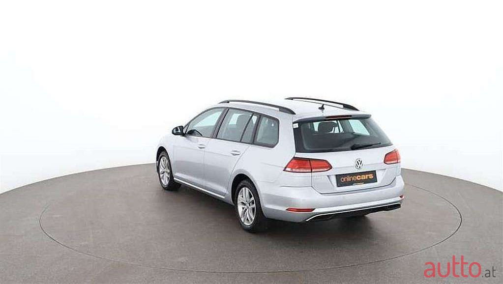 2019' Volkswagen Golf photo #4