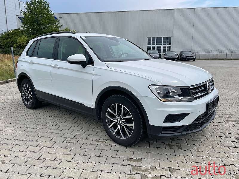 2016' Volkswagen Tiguan photo #2